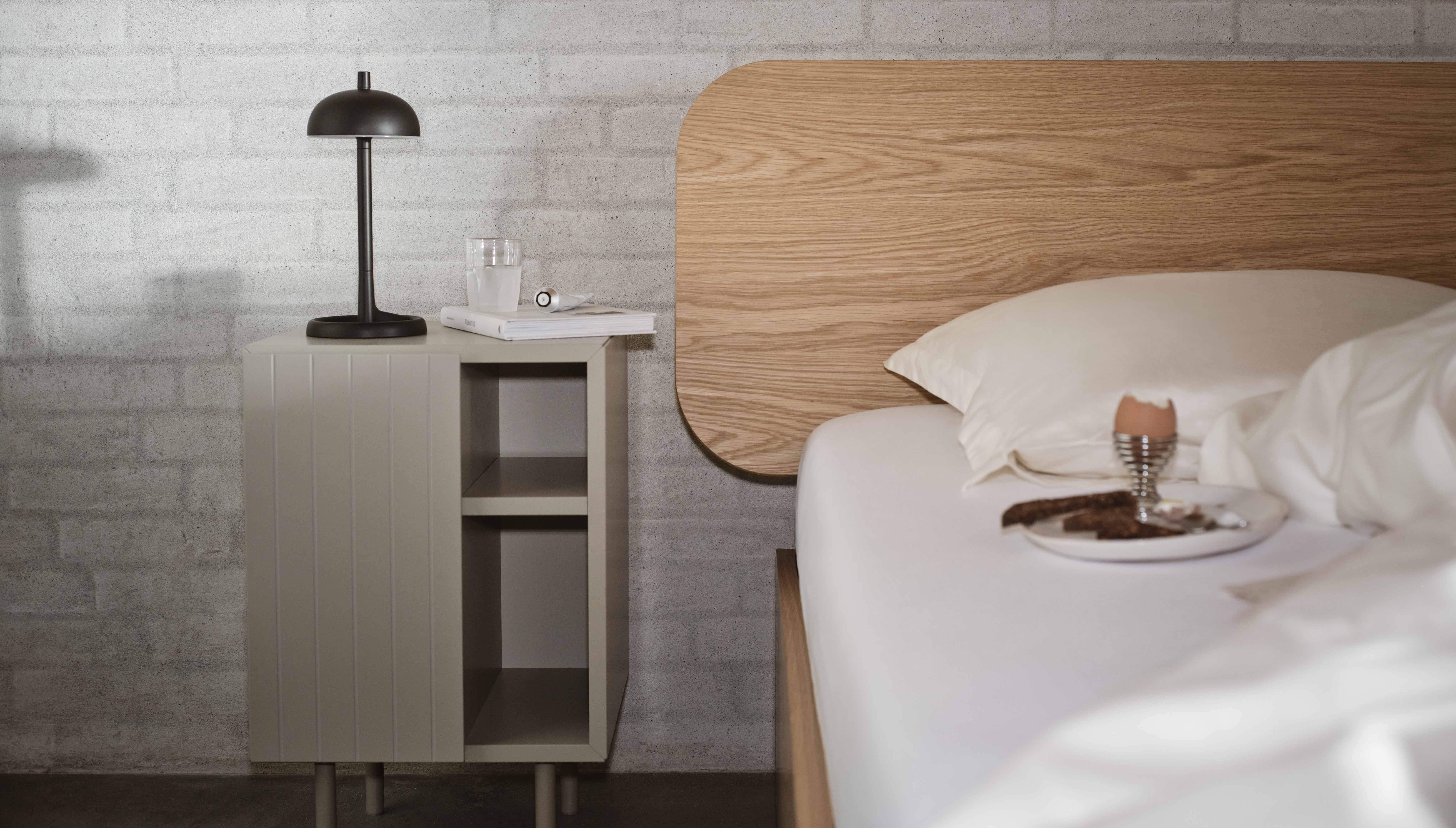 Кровать Element с установленным изголовьем -  Под заказ в интерьере