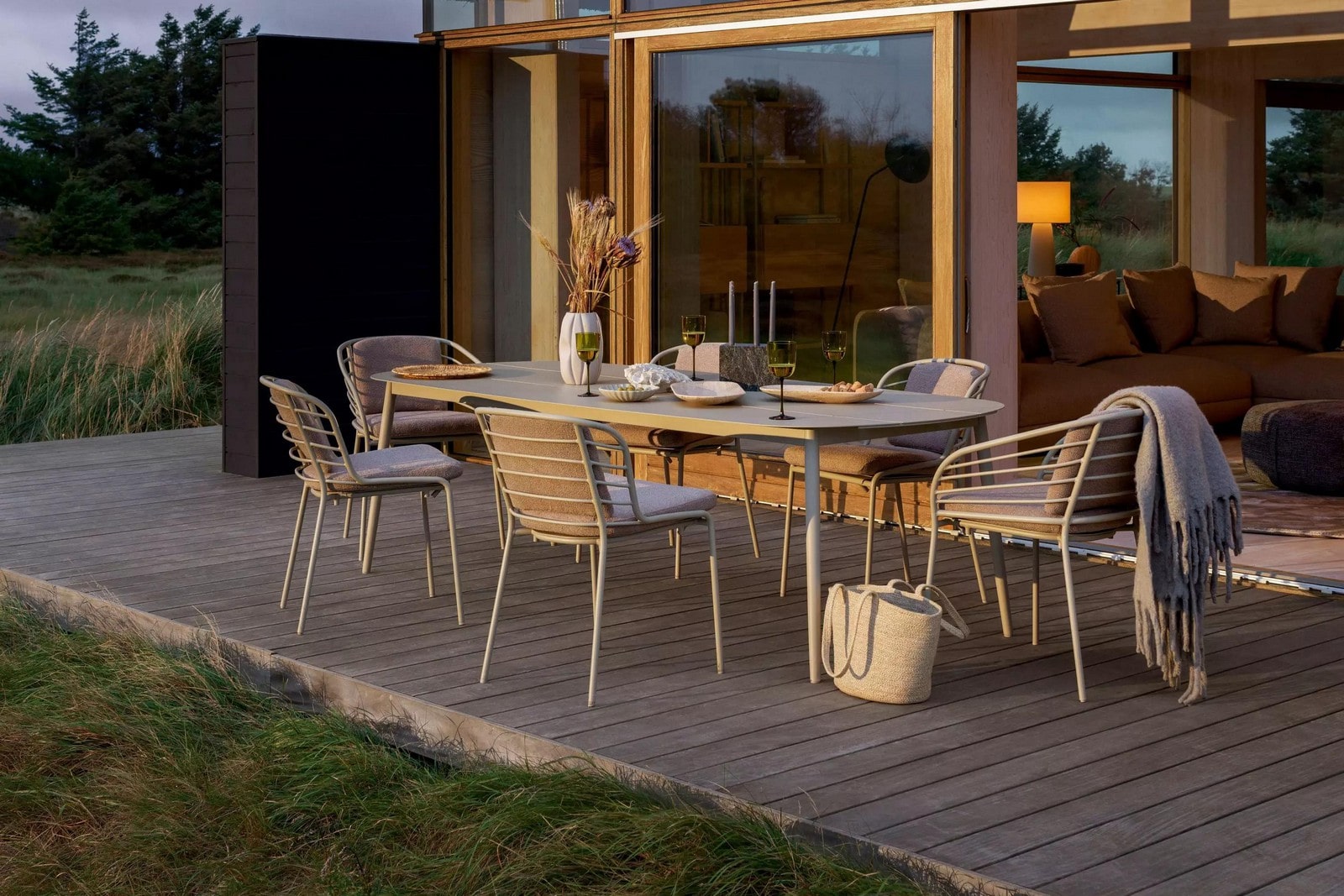 Стол Cancun (для использования в помещении и на улице) -  Под заказ в интерьере