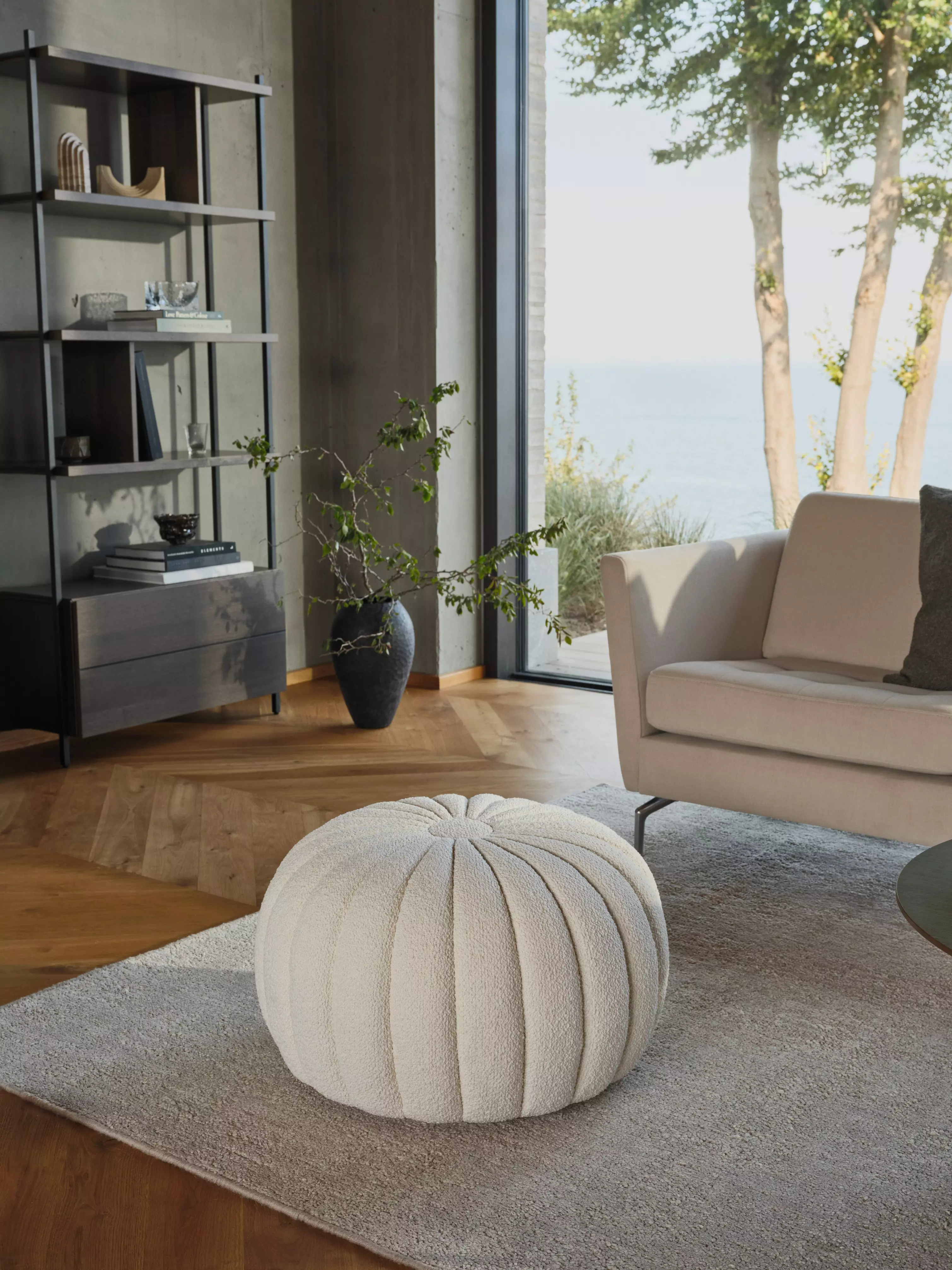 Пуф Sweet Art - Rimini ткань светло-бежевого цвета 3083 -  Под заказ в интерьере