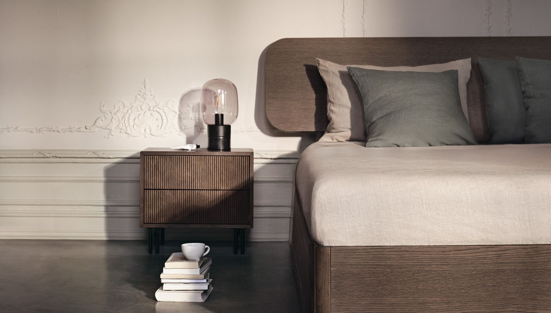 Кровать Element с установленным изголовьем -  Под заказ в интерьере