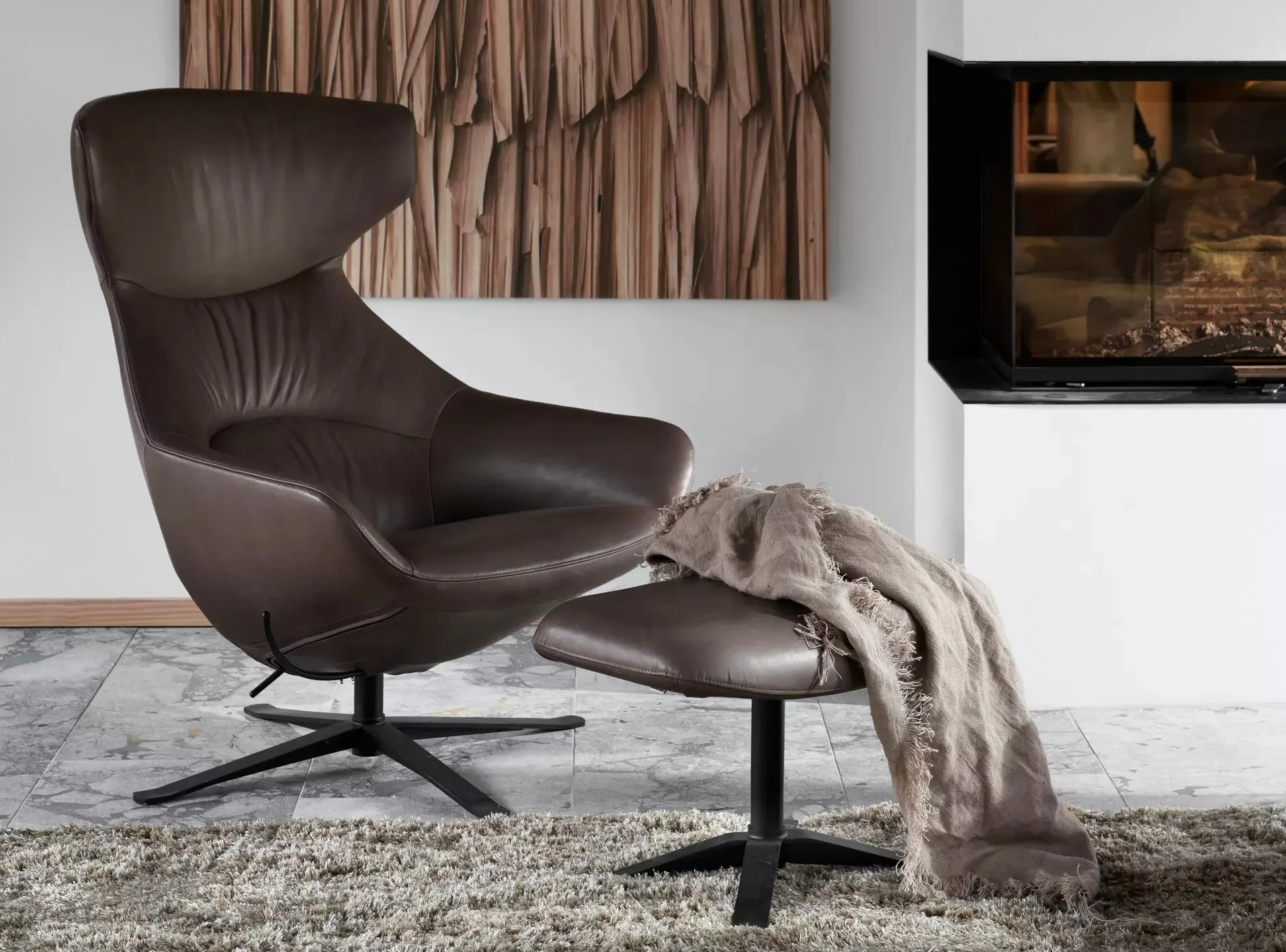 Кресло Porto с функцией вращения в интерьере