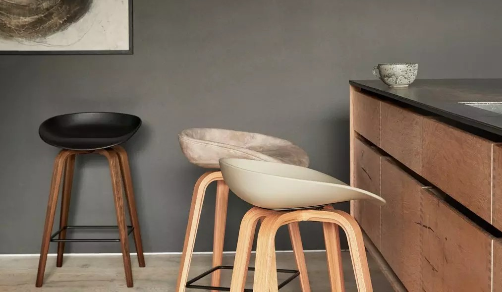 Барный стул Hauge - Avellino ткань бежевого  цвета 3251 -  Под заказ в интерьере