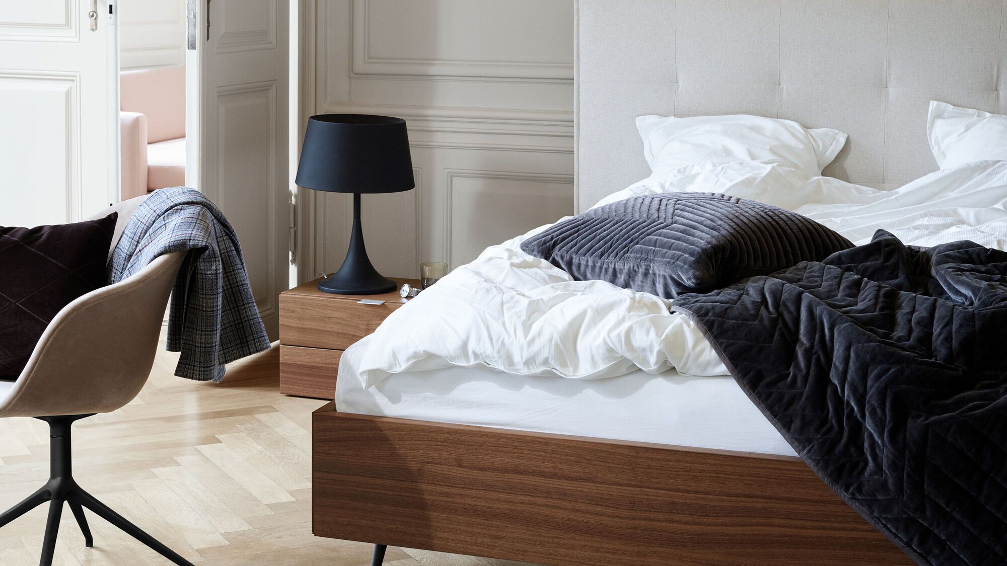 Cтул Adelaide с функцией вращения - Bristol 3063 Ткань бежевая  -  Под заказ в интерьере