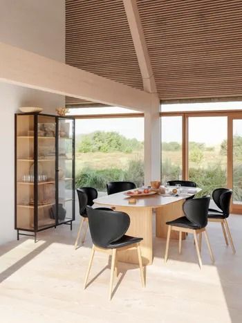 Стеклянный шкаф Lund 