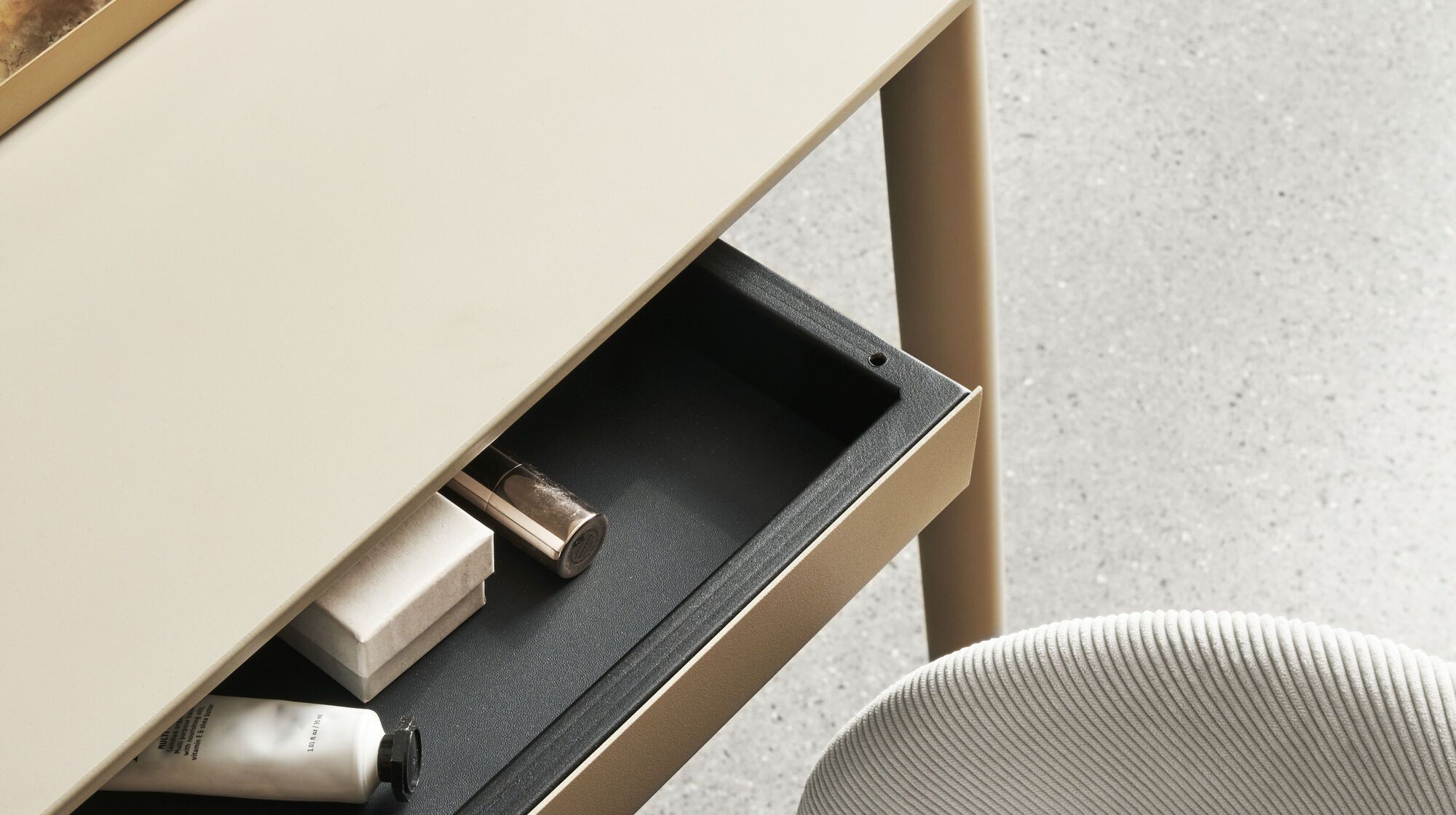 Рабочий стол Kingston -  Под заказ в интерьере