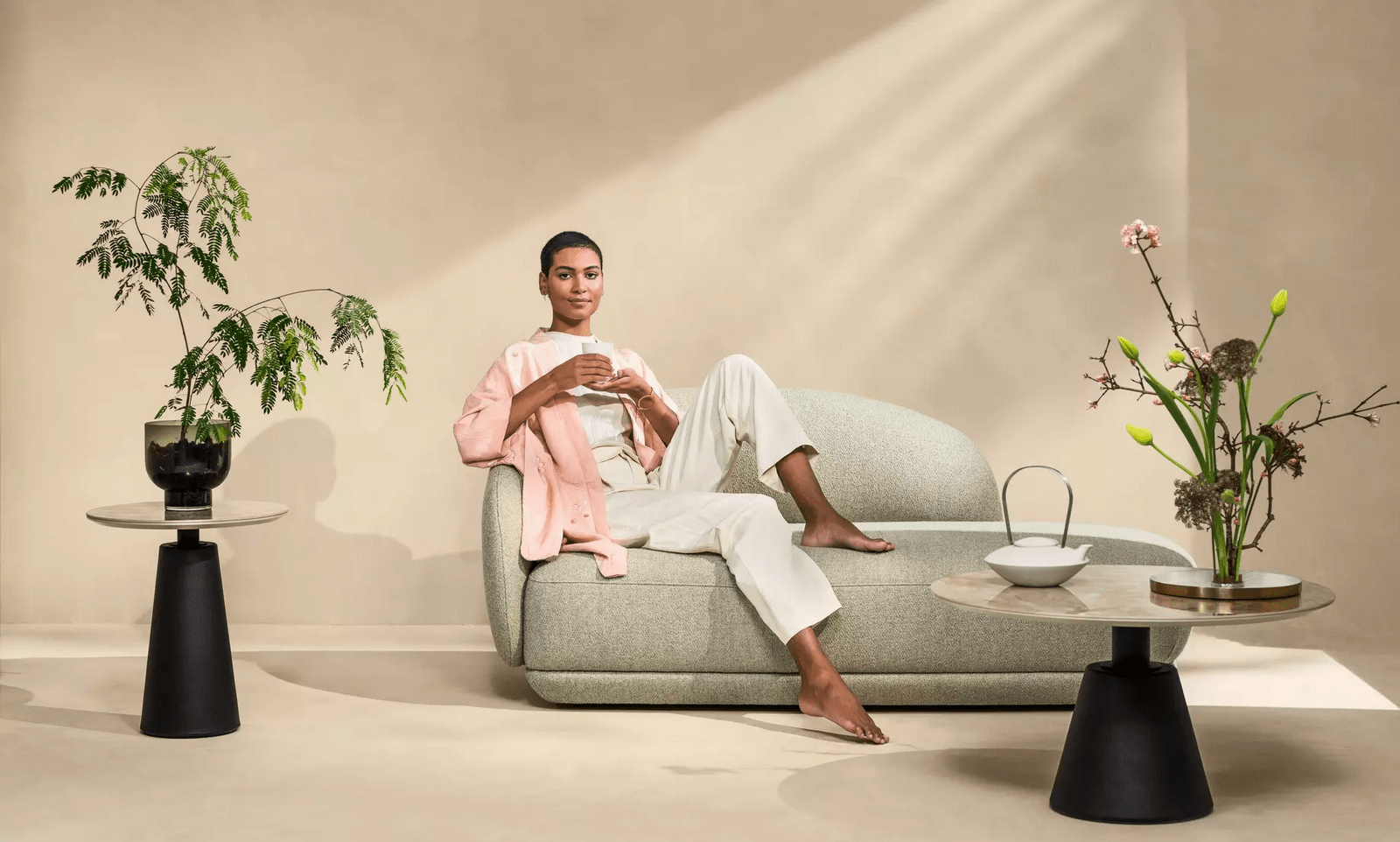 Диван с козеткой Bolzano - Tuscany горчичного цвета 3205 -  Под заказ в интерьере