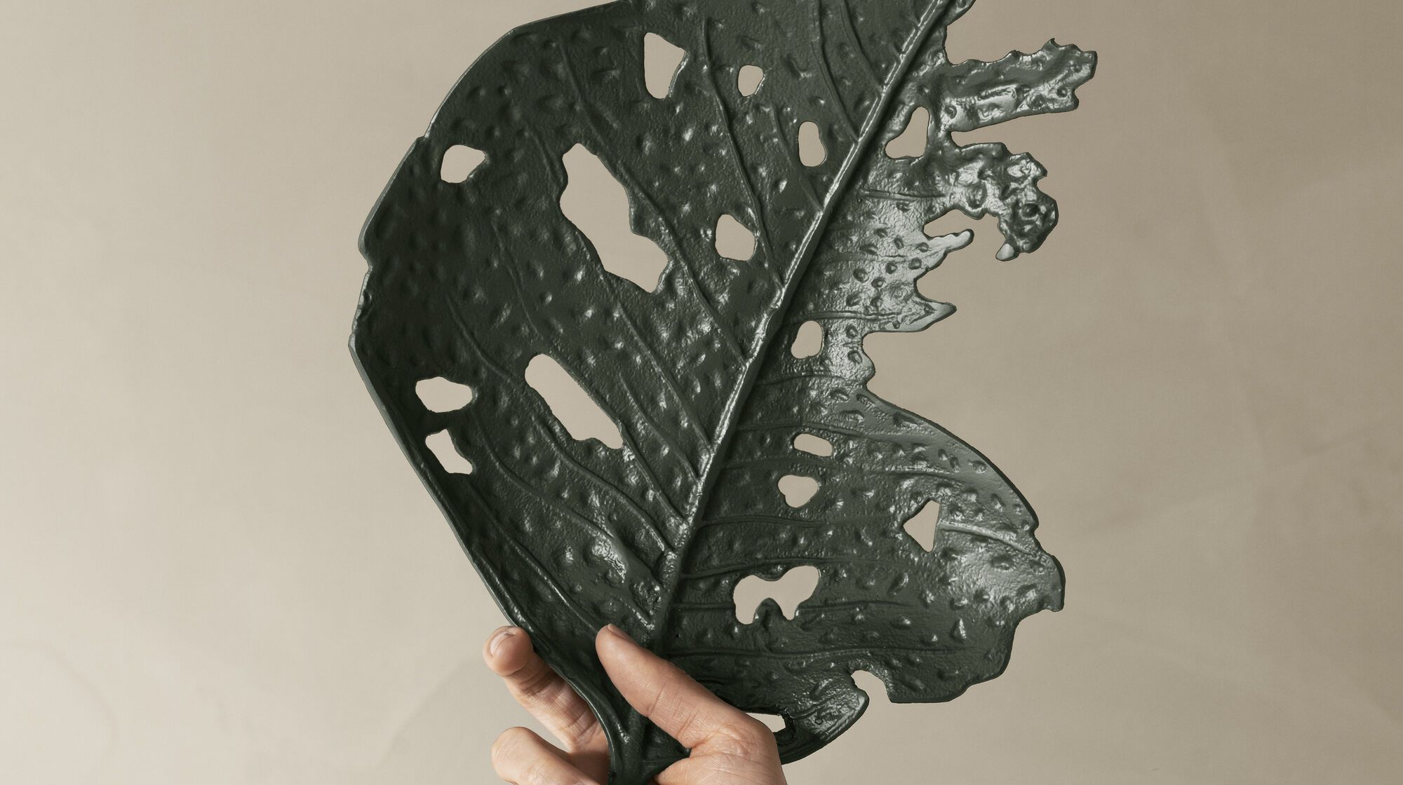 Скульптура Dye leaf -  В наличии в интерьере