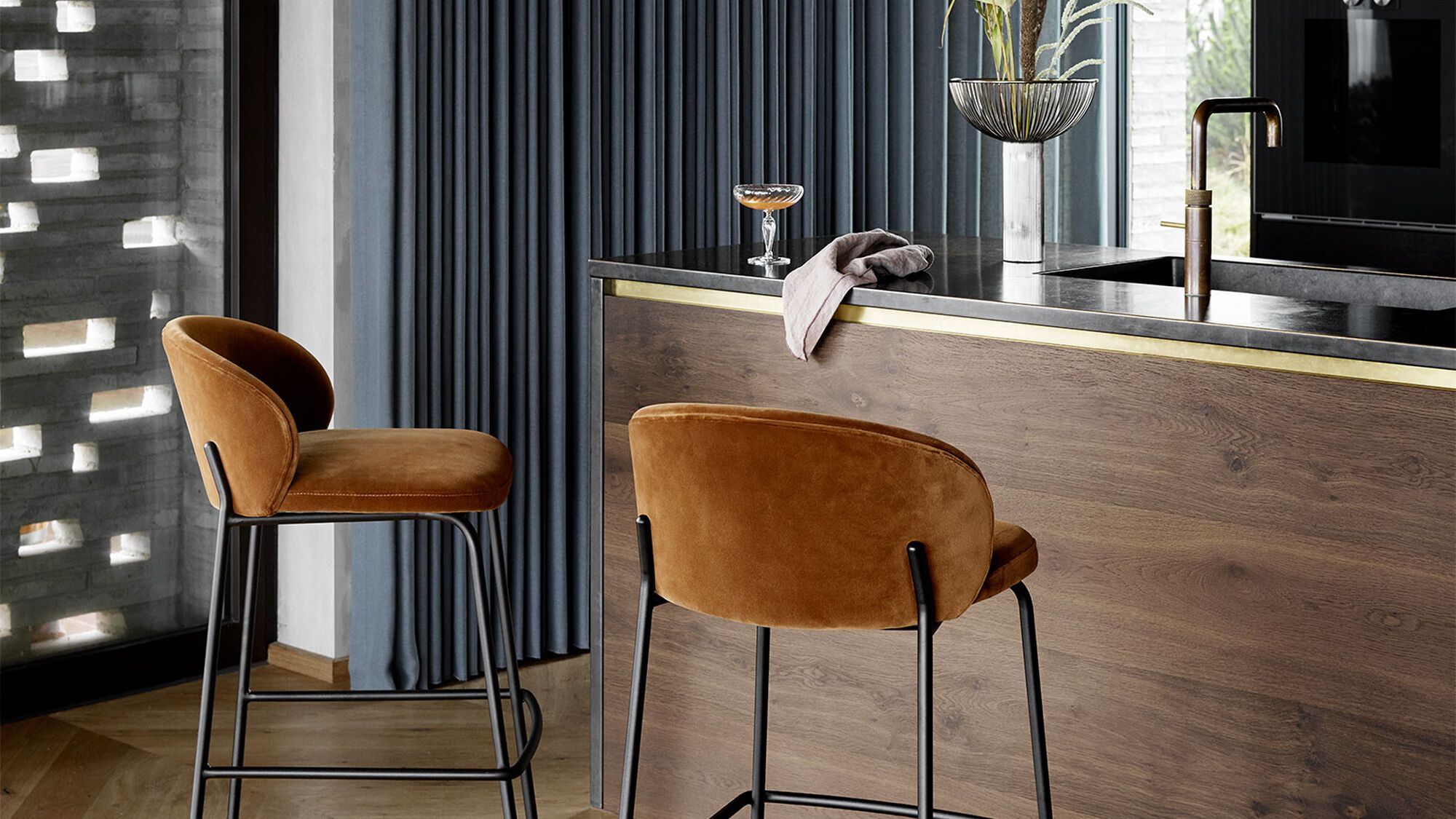 Барный стул Princeton -  Frisco 2058 Темно-зеленая ткань -  Под заказ в интерьере