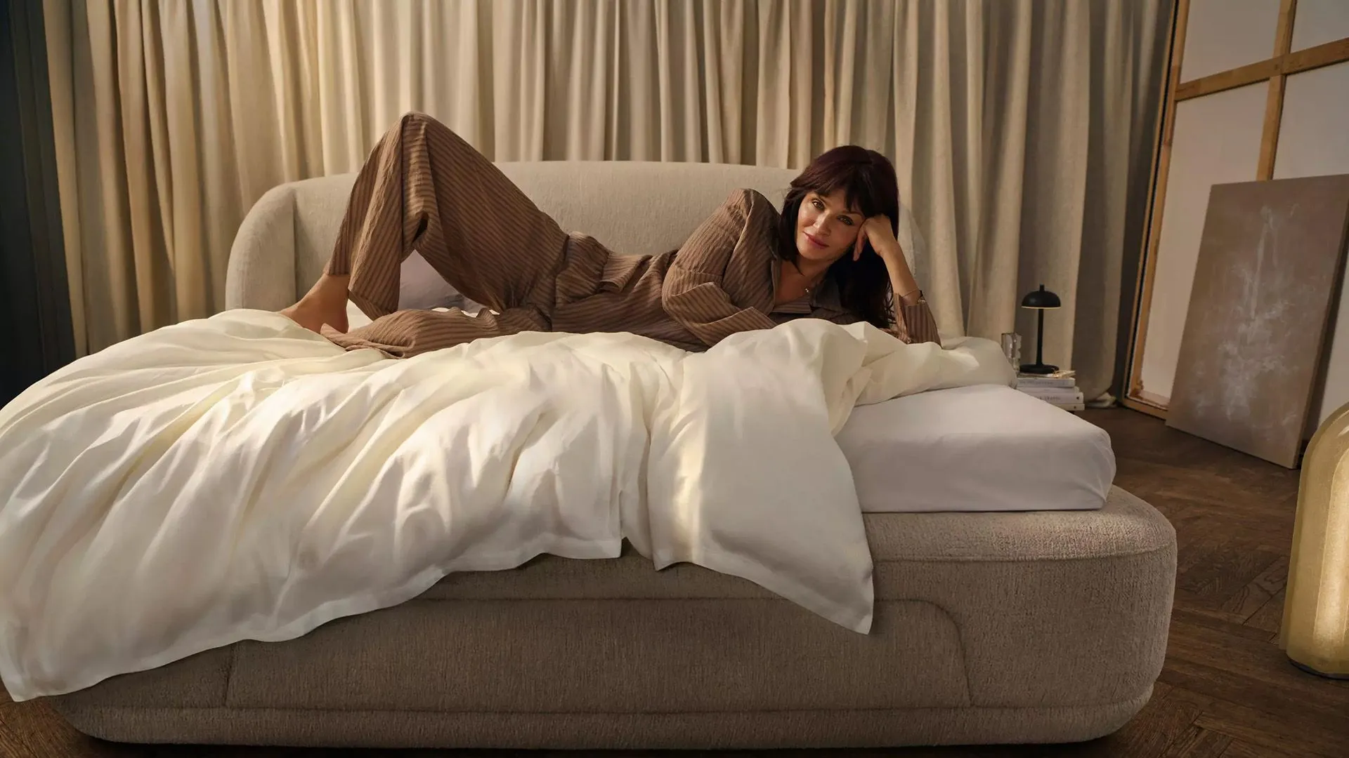 Кровать Bolzano - Frisco 2070 Бежевая ткань  -  Под заказ в интерьере