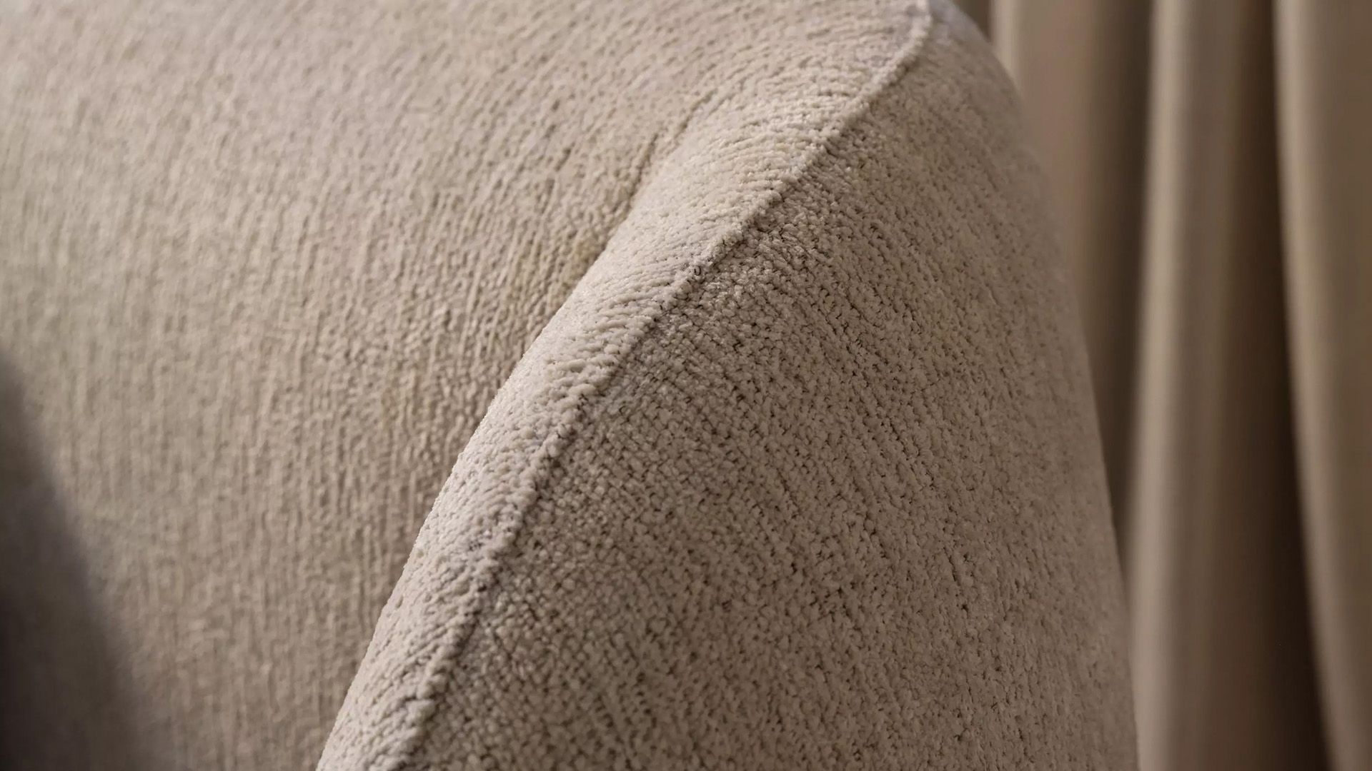 Кровать Bolzano -  Ravello 3225 Ткань  темно-синего цвета -  Под заказ в интерьере