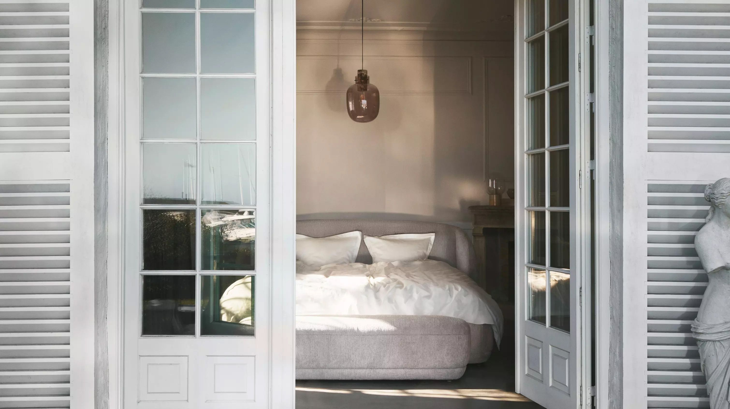 Скамейка Bolzano - Bristol 3060 Ткань светло-серого цвета  -  Под заказ в интерьере