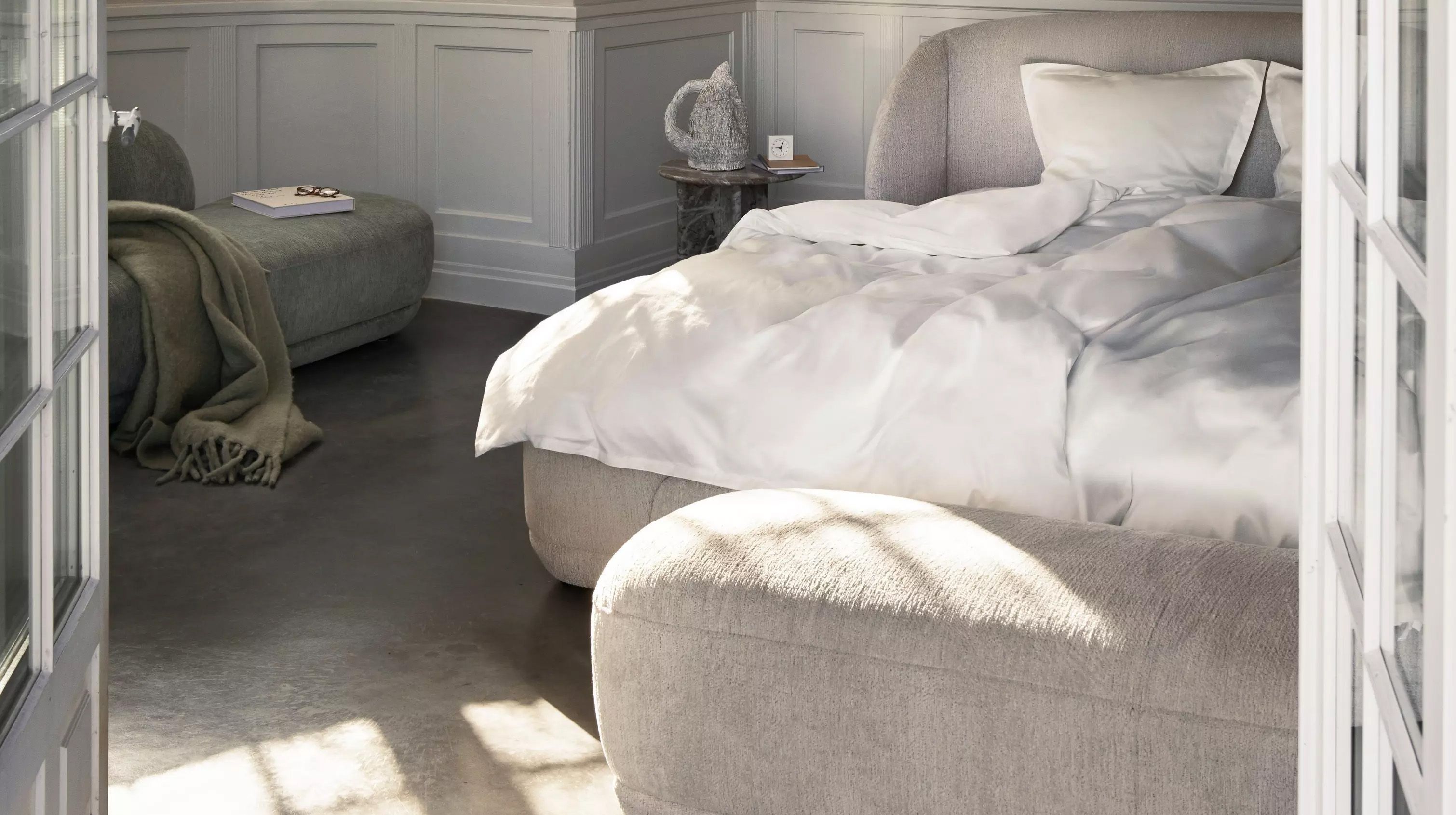 Скамейка Bolzano - Bristol 3060 Ткань светло-серого цвета  -  Под заказ в интерьере